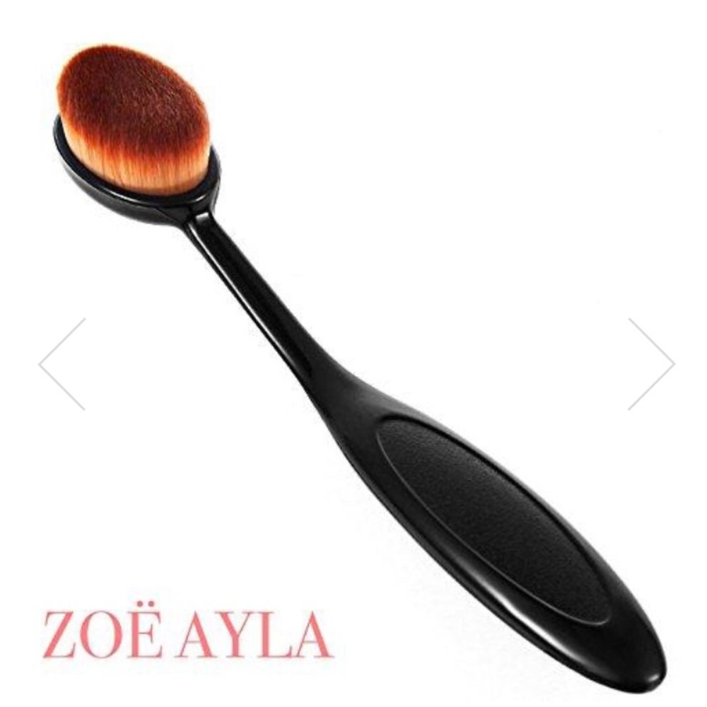Zoe Ayla Oval Shaped Contour Brush